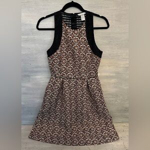 H&MDress Fit Flare Razorback Eyelet Shoulder and‎ Back Floral Tapestry Like New